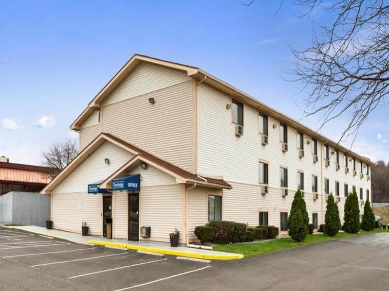 Travelodge By Wyndham Battle Creek Exterior photo